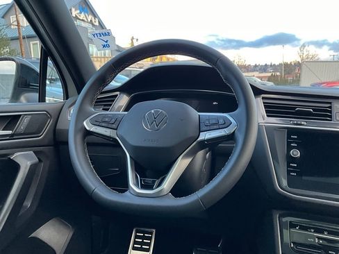 Used 2023 Volkswagen Tiguan SE R-Line image 21
