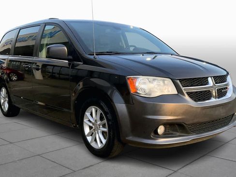 Used 2020 Dodge Grand Caravan SXT image 3