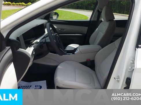 Used 2025 Hyundai Tucson SE FWD image 15