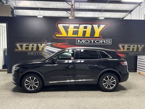 Used 2023 Lincoln Nautilus AWD w/ Premium Package image 3