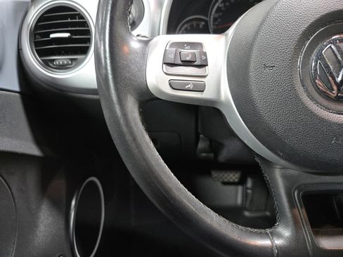 Used 2013 Volkswagen Beetle 2.5 image 16