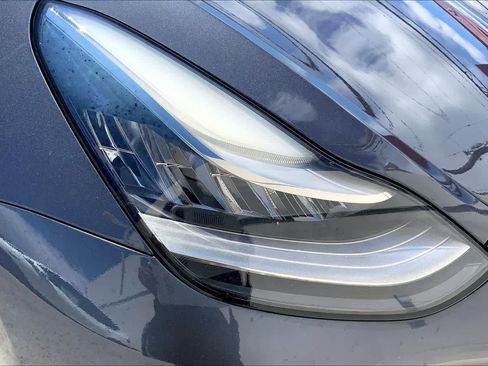 Used 2020 Tesla Model 3 Standard Range Plus RWD image 31