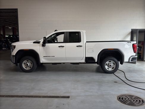 Used 2025 GMC Sierra 2500 Pro AWD/4WD image 2