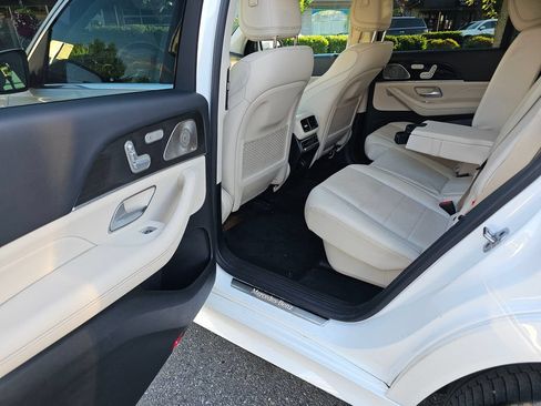 Used 2022 Mercedes-Benz GLS 450 4MATIC image 21