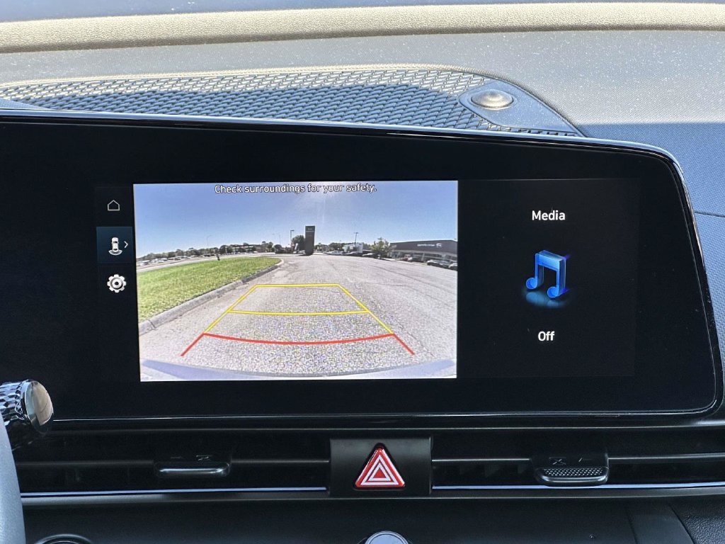 Used 2025 Hyundai Elantra SEL FWD image 18