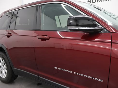 Used 2023 Jeep Grand Cherokee Limited AWD/4WD image 23