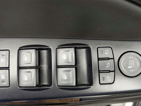 Used 2019 Chevrolet Suburban LT image 16