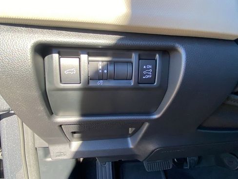 Used 2025 Subaru Forester Premium image 30