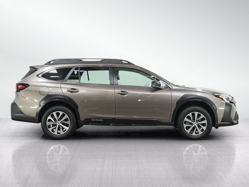 Used 2024 Subaru Outback Premium AWD/4WD image 6