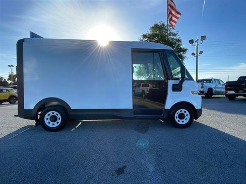 Used 2024 Chevrolet Brightdrop 400 image 8