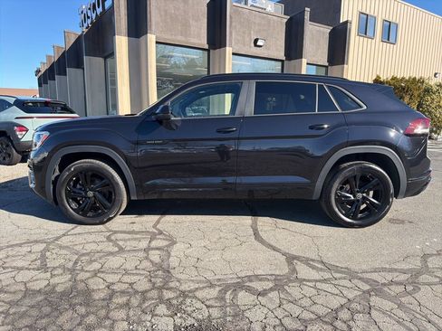 Used 2025 Volkswagen Atlas Cross Sport SEL R-Line AWD/4WD image 9
