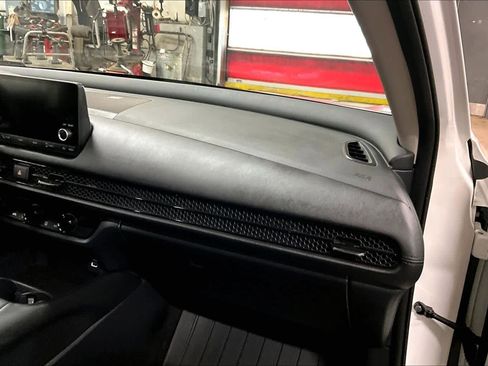 Used 2025 Honda HR-V LX image 17