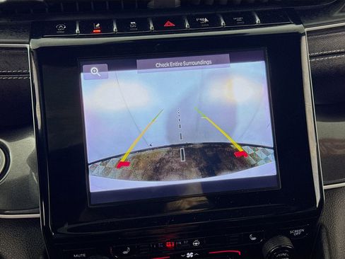 Used 2023 Jeep Grand Cherokee Altitude image 2