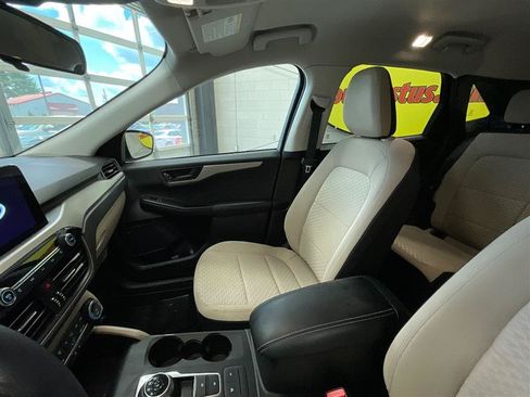 Used 2022 Ford Escape SE FWD image 12