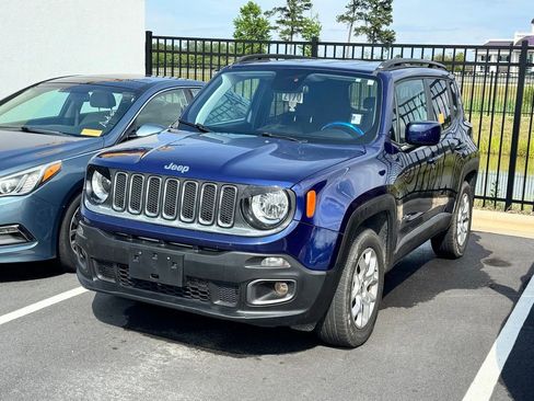 Used 2018 Jeep Renegade Latitude AWD/4WD image 3
