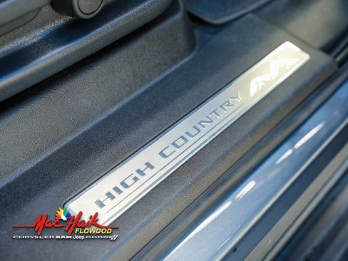 Used 2022 Chevrolet Suburban High Country image 17