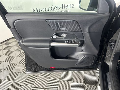 Used 2025 Mercedes-Benz GLA 250 image 10