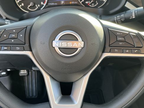 Used 2025 Nissan Altima 2.5 SV FWD image 18