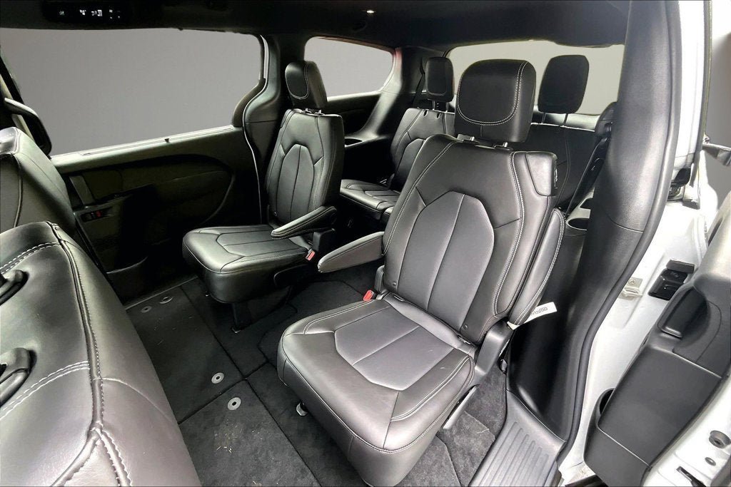 New 2027 Chrysler Pacifica Select AWD/4WD image 13