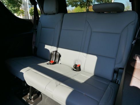 Used 2024 Chevrolet Tahoe Z71 w/ Off-Road Capability Package image 33