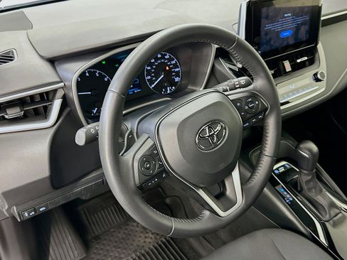 Used 2025 Toyota Corolla Hatchback image 18