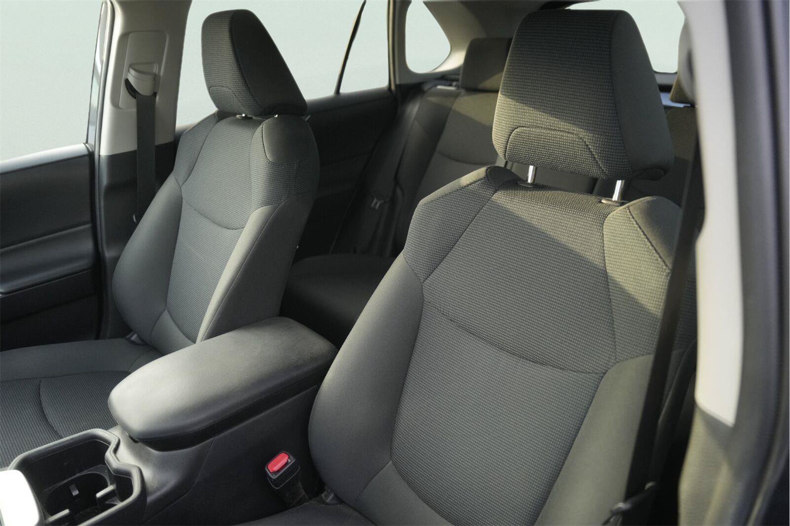 Used 2024 Toyota RAV4 LE FWD image 4