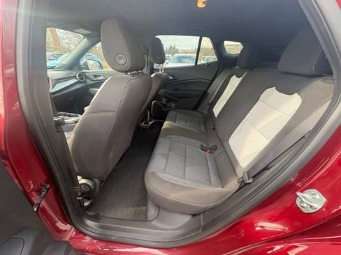 Certified 2025 Chevrolet Trax RS image 15