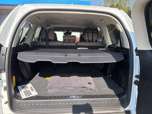 Used 2022 Lexus GX 460 Premium w/ Premium Package image 10