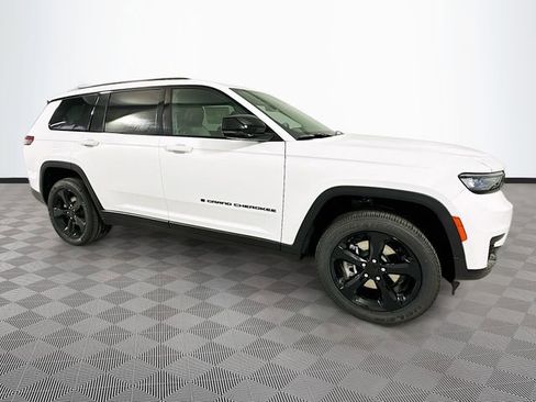 New 2025 Jeep Grand Cherokee L Altitude image 3