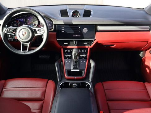 Certified 2023 Porsche Cayenne Platinum Edition image 20