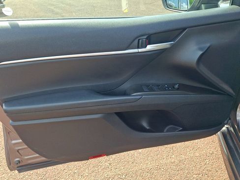 Used 2022 Toyota Camry SE FWD image 12