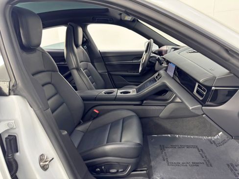 Used 2022 Porsche Taycan image 16