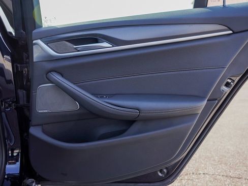 Used 2023 BMW 530e xDrive w/ Premium Package image 40