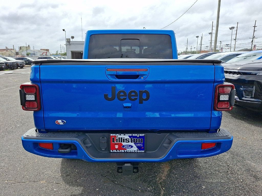 Used 2023 Jeep Gladiator Overland AWD/4WD image 5