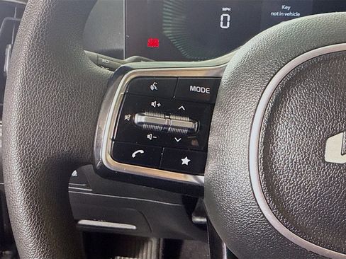 Used 2025 Kia Sorento LX image 14
