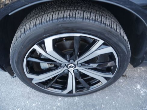 Used 2023 Volvo XC60 T8 Ultimate w/ Climate Package image 11