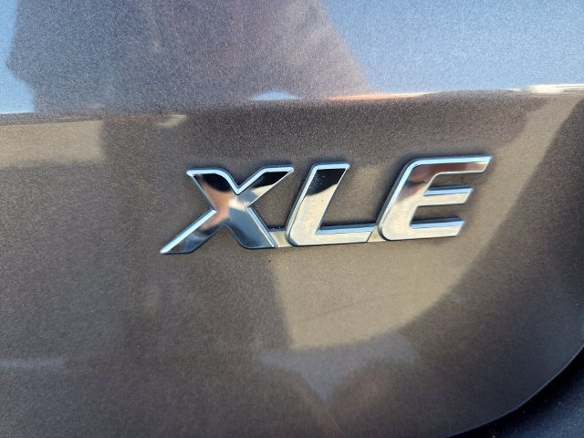 Used 2020 Toyota Sienna XLE Premium FWD image 15