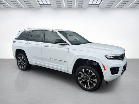 Used 2023 Jeep Grand Cherokee Overland w/ Luxury Tech Group IV AWD/4WD image 2