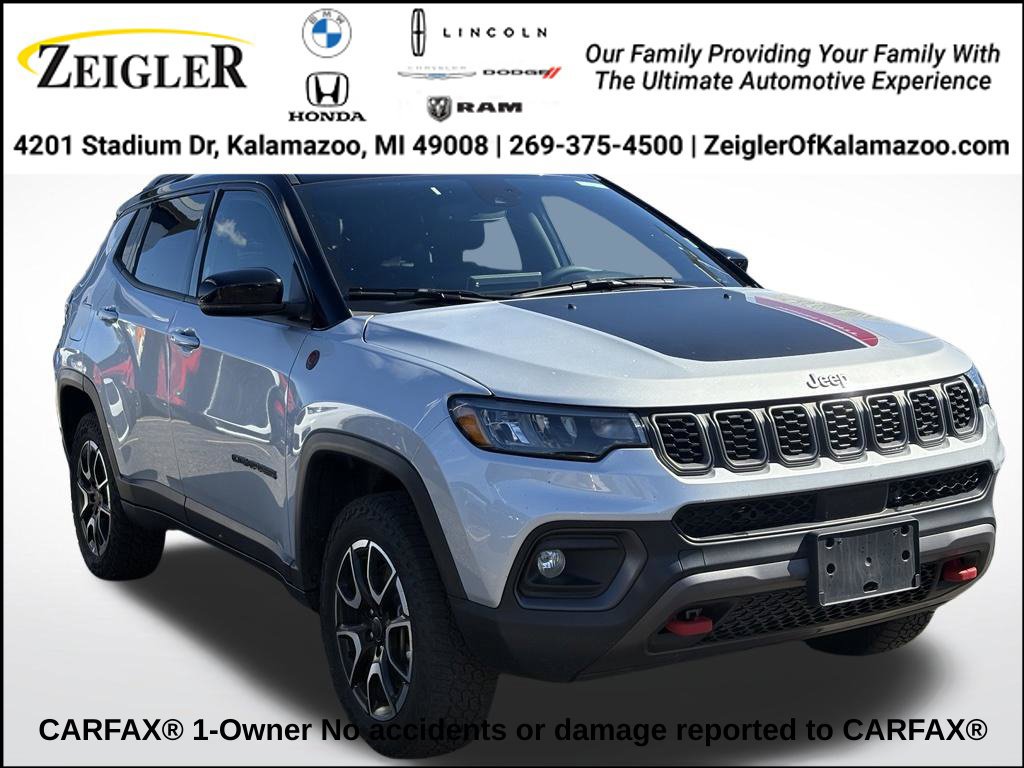 Used 2025 Jeep Compass Trailhawk AWD/4WD image 1