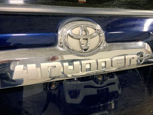 Used 2022 Toyota 4Runner Limited AWD/4WD image 10