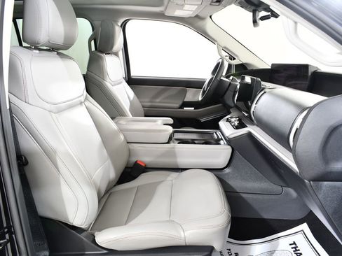 Used 2025 Ford Expedition Active image 10