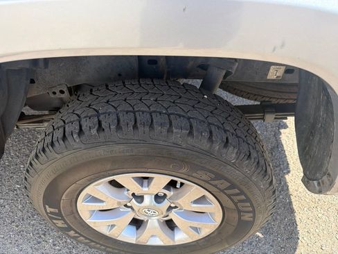 Used 2017 Toyota Tacoma SR5 w/ Tow Package RWD image 9