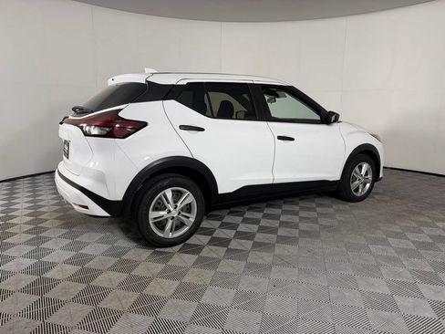 Used 2023 Nissan Kicks S FWD image 7