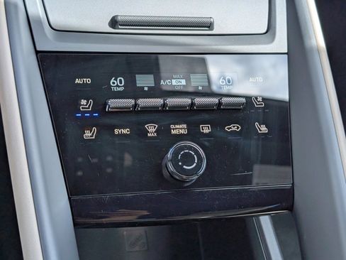 Certified 2025 Porsche Macan Electric image 17