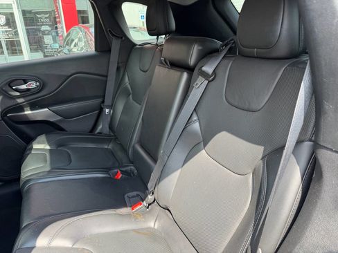 Used 2021 Jeep Cherokee Limited FWD image 18