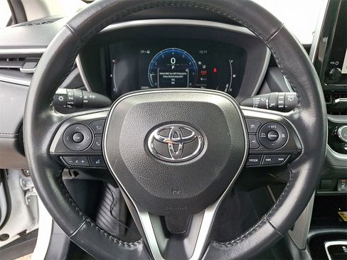 Used 2023 Toyota Corolla Cross XLE image 19