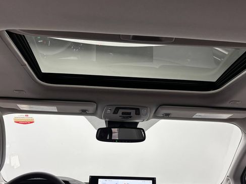 Used 2026 Toyota Sienna XLE FWD image 33