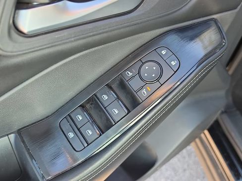 Certified 2025 Nissan Rogue SV FWD image 20