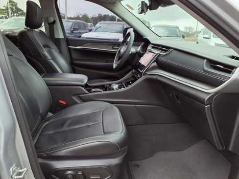 Used 2023 Jeep Grand Cherokee Limited w/ Luxury Tech Group II image 20