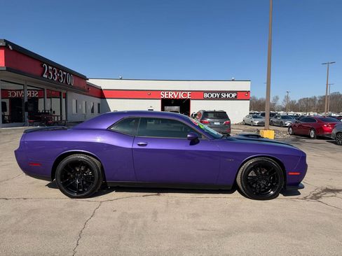 Used 2014 Dodge Challenger R/T image 2